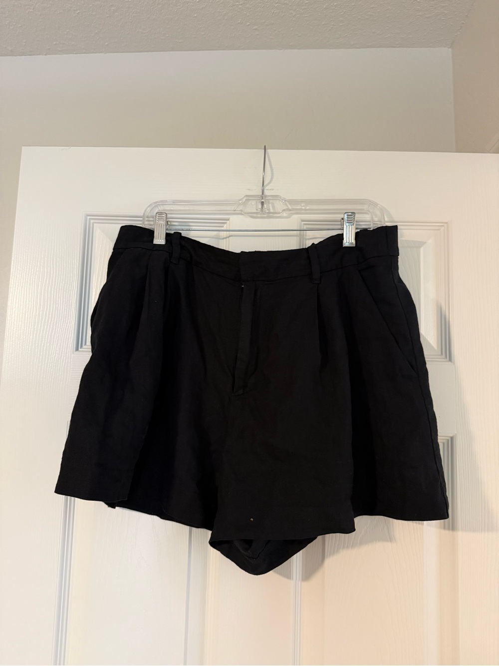 Black Women's linen pleated Shorts